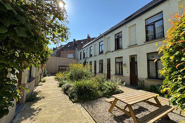 Zeer centraal gelegen, volledig vernieuwde cité woning.