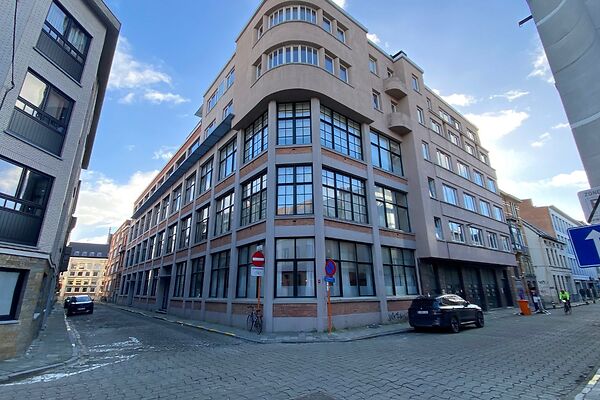 Ruim gerenoveerd appartement met 3 slaapkamers in Gent.